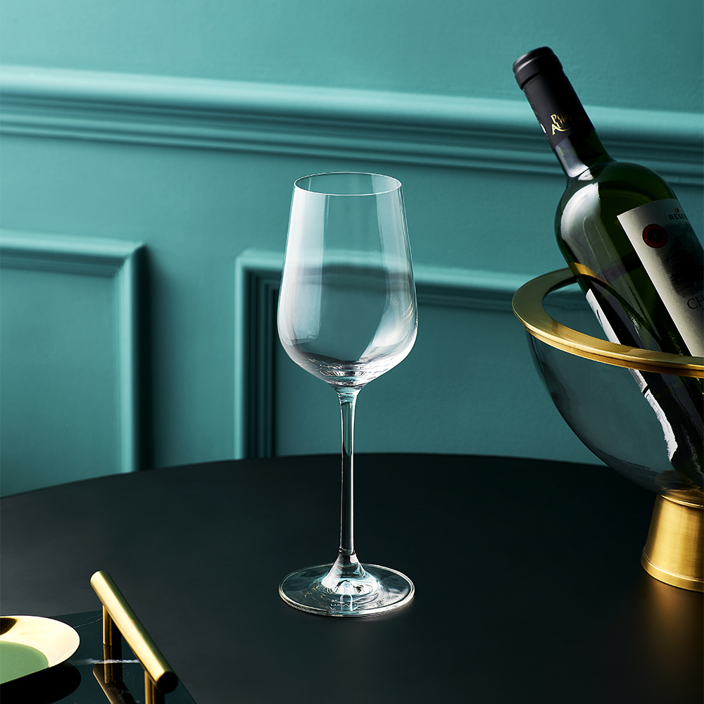 Hip white wine glass contemporary design