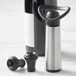 Manual wine vacuum pump and bottle stoppers