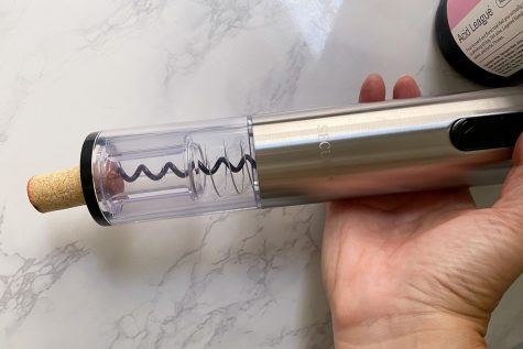 Rechargeable electric wine bottle corkscrew